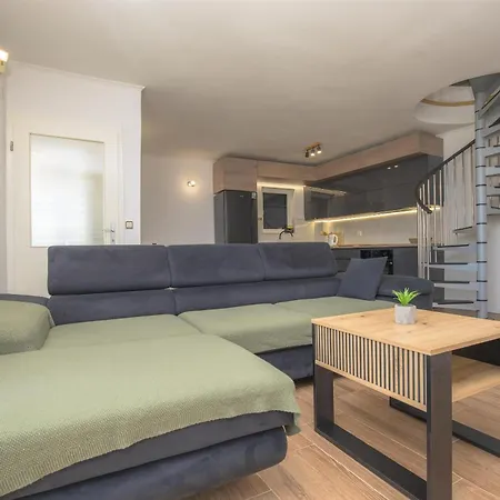 House Matilda Примоштен